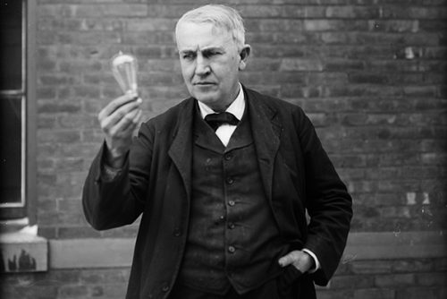 UNITED STATES - CIRCA 1911: Inventor and physicist Thomas Alva Edison (1847 - 1931) looking at a lightbulb (Photo by Nathan Lazarnick/George Eastman House/Getty Images)